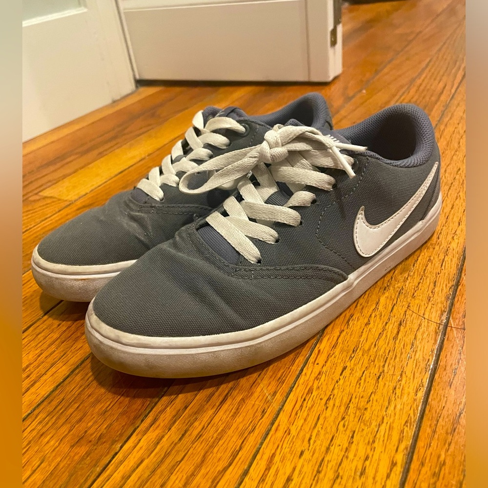 NIKE SB Canvas Cool Grey Skate Deck Womens Size 6.5